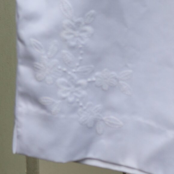 Alfred Dunner Petite White Floral Embroidered Pull On Capri Pants Sz 12P - Picture 2 of 5